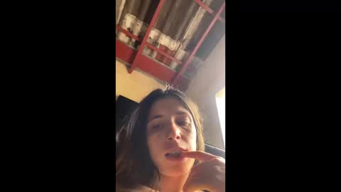 Snapshot of valeria_mendozza chatting on January 2, 8:02 pm online show from January 2, 8:02 pm