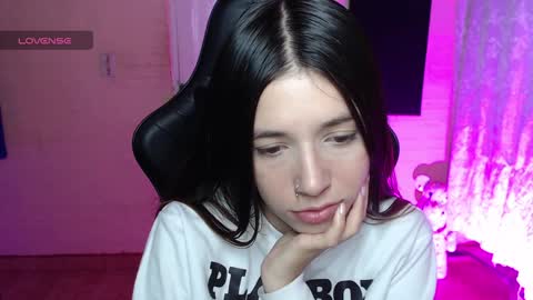 Snapshot of valeria_mendozza chatting on February 5, 5:41 am online show from February 5, 5:41 am