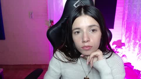 Snapshot of valeria_mendozza chatting on February 6, 7:56 am online show from February 6, 7:56 am