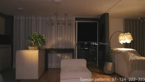 Snapshot of valeria_orozco chatting on May 23, 12:16 am valeria_orozco online show from May 23, 12:16 am