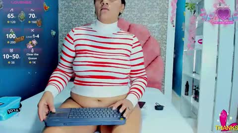 Snapshot of valeria_rivera1 chatting on October 19, 12:28 pm Costume lover online show from October 19, 12:28 pm