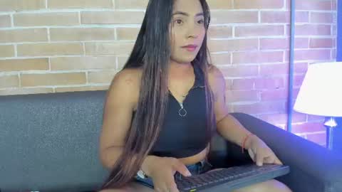 Snapshot of valeria_rua chatting on June 15, 11:23 am valeria_rua online show from June 15, 11:23 am