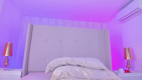 Snapshot of valeriah_ chatting on November 13, 12:04 pm Valeria online show from November 13, 12:04 pm