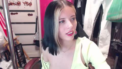 ValeriaXKiss online show from December 17, 10:00 pm