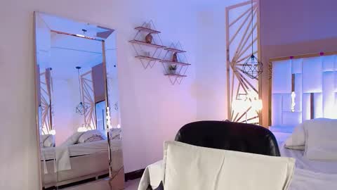 Snapshot of valerie__miller_ chatting on November 16, 9:20 pm Valerie online show from November 16, 9:20 pm