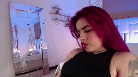 Snapshot of valerie__miller_ chatting on November 17, 10:37 pm Valerie online show from November 17, 10:37 pm