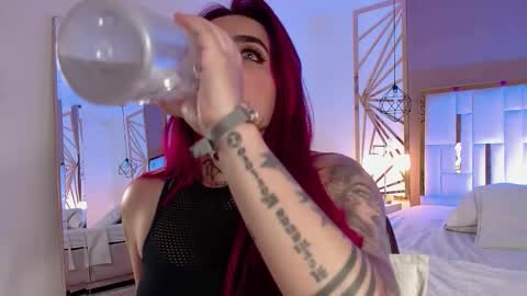 Snapshot of valerie__miller_ chatting on November 23, 8:08 pm Valerie online show from November 23, 8:08 pm