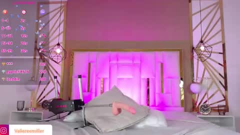 Snapshot of valerie__miller_ chatting on December 5, 8:34 am Valerie online show from December 5, 8:34 am