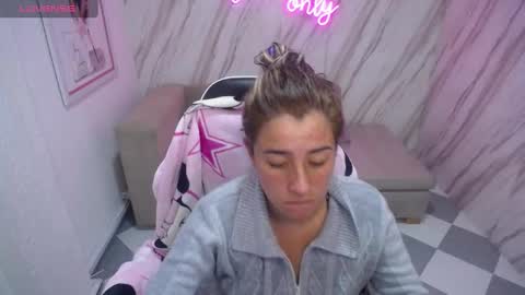 valerie_b online show from December 13, 6:10 am