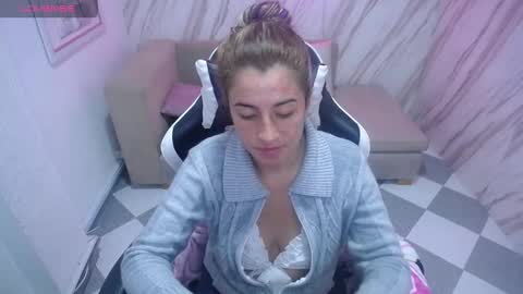 valerie_b online show from December 14, 10:56 am