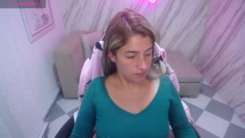 valerie_b online show from December 15, 9:24 am