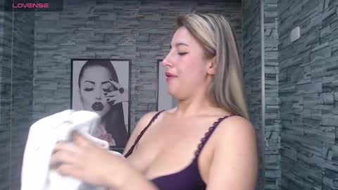 valerie_b online show from December 21, 4:03 pm
