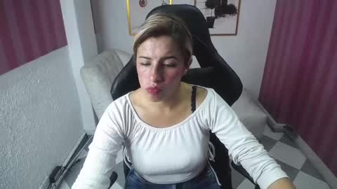 valerie_b online show from December 21, 8:00 pm