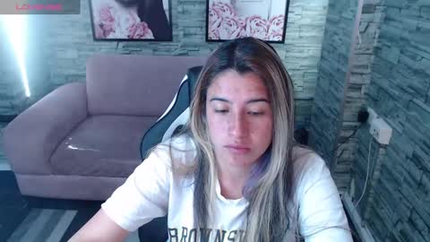 valerie_b online show from February 7, 3:01 am
