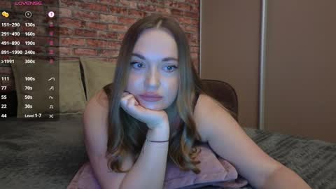 Snapshot of valerie_kiss chatting on April 19, 11:53 am Valerie online show from April 19, 11:53 am