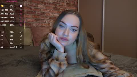 Snapshot of valerie_kiss chatting on April 23, 5:37 pm Valerie online show from April 23, 5:37 pm