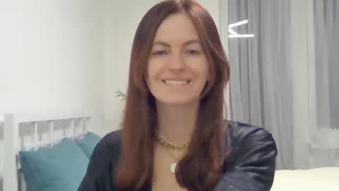 valerie_rose777 online show from January 10, 10:15 pm