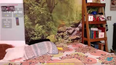 Snapshot of valerie_smile chatting on March 18, 4:43 pm Valerie online show from March 18, 4:43 pm