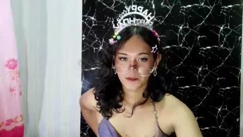 Snapshot of valerie_whore chatting on June 20, 12:25 am valerie online show from June 20, 12:25 am