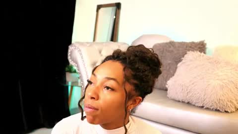 Snapshot of valeriebony chatting on October 21, 3:51 am Valerie Style3 online show from October 21, 3:51 am