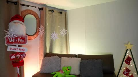 Snapshot of valeriebony chatting on December 14, 4:29 am Valerie Style3 online show from December 14, 4:29 am