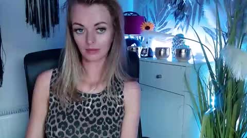 Valerie  online show from December 3, 4:39 pm