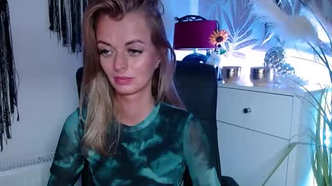 Valerie  online show from December 28, 8:26 am
