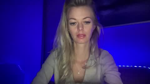 Valerie  online show from November 26, 9:32 am