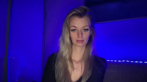 Snapshot of valerieluvsugar chatting on March 6, 7:43 pm Valerie online show from March 6, 7:43 pm