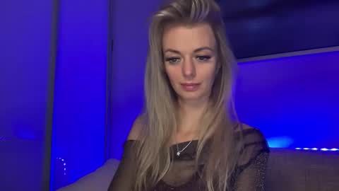 Snapshot of valerieluvsugar chatting on March 25, 8:37 pm Valerie online show from March 25, 8:37 pm