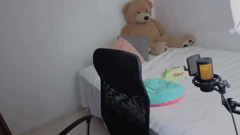 Snapshot of valerihouse_ chatting on May 14, 2:07 am valerihouse_ online show from May 14, 2:07 am
