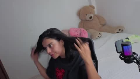 Snapshot of valerihouse_ chatting on June 3, 1:30 am valerihouse_ online show from June 3, 1:30 am