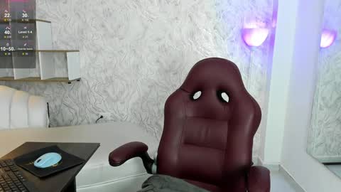 Snapshot of valeriia_moon chatting on June 4, 3:56 am Valeria GomezGMT-5 2200-0600 online show from June 4, 3:56 am