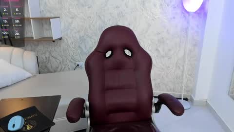 Snapshot of valeriia_moon chatting on June 5, 6:52 am Valeria GomezGMT-5 2200-0600 online show from June 5, 6:52 am