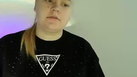 Snapshot of valerivane chatting on December 2, 7:03 am Valery online show from December 2, 7:03 am