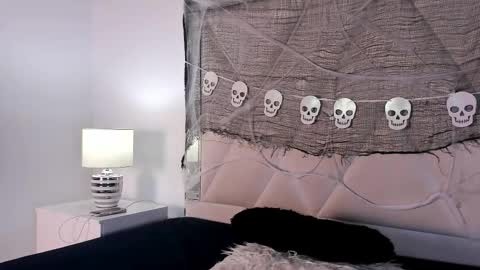 Snapshot of valerri_ chatting on October 23, 1:10 pm valerri_ online show from October 23, 1:10 pm