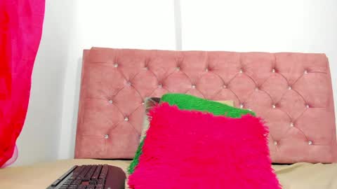 valery_adams13 online show from May 9, 10:42 am