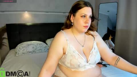 Snapshot of valery_grand chatting on April 14, 9:15 am Valery online show from April 14, 9:15 am
