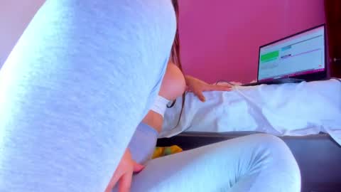 Snapshot of valery_rabbit_hot chatting on February 16, 1:36 am Elizabeth online show from February 16, 1:36 am