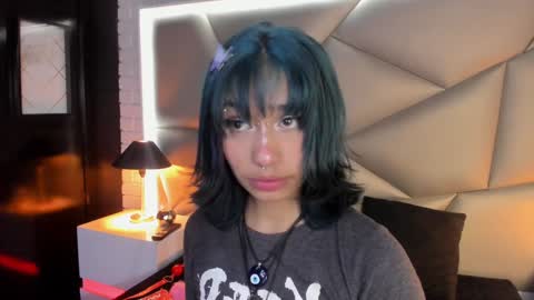 Snapshot of valery_smith15 chatting on January 16, 3:23 am valery_smith15 online show from January 16, 3:23 am