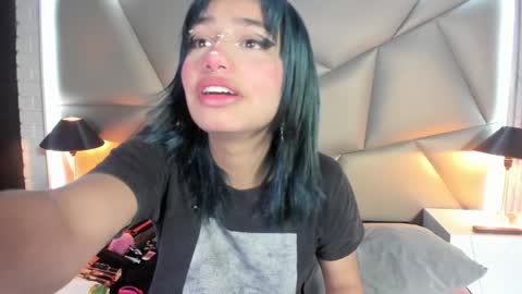 Snapshot of valery_smith15 chatting on February 3, 3:09 am valery_smith15 online show from February 3, 3:09 am