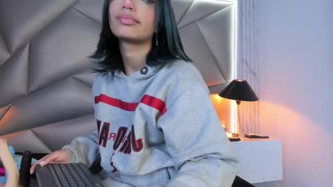 Snapshot of valery_smith15 chatting on February 14, 9:13 am valery_smith15 online show from February 14, 9:13 am