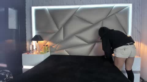 Snapshot of valery_smith15 chatting on February 22, 3:01 am valery_smith15 online show from February 22, 3:01 am