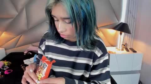 Snapshot of valery_smith15 chatting on March 6, 6:19 am valery_smith15 online show from March 6, 6:19 am