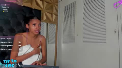 Snapshot of valery_villa_ chatting on December 3, 10:18 pm Valery online show from December 3, 10:18 pm