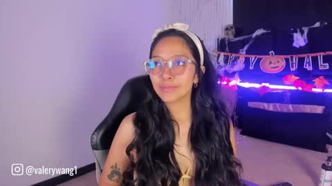 Snapshot of valery_wang chatting on October 9, 11:41 am Val online show from October 9, 11:41 am