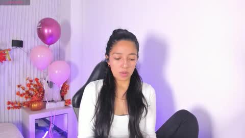 Snapshot of valery_wang chatting on October 25, 11:51 am Val online show from October 25, 11:51 am