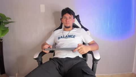 Snapshot of valetino_stonee chatting on March 26, 7:30 pm Valentino online show from March 26, 7:30 pm