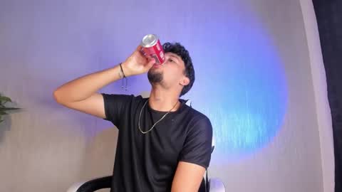 Snapshot of valetino_stonee chatting on March 27, 9:36 pm Valentino online show from March 27, 9:36 pm