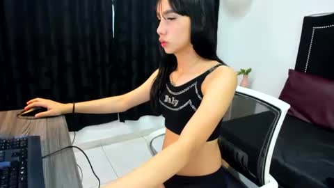 valey_nicole online show from June 14, 10:45 pm